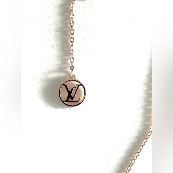 Louis Vuitton Color Blossom BB Mother Of Pearl Diamond Star Pendant in 18K RG - Picture 12 of 16